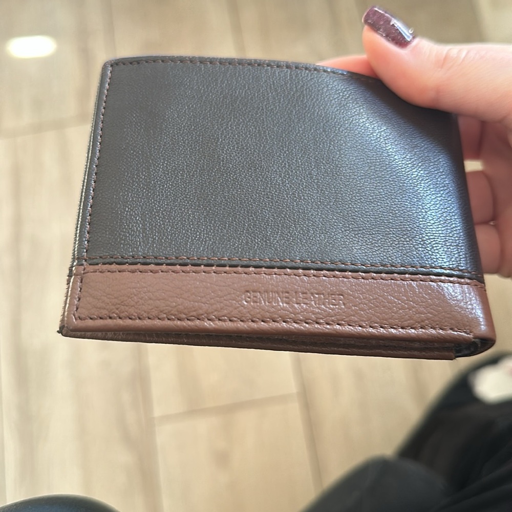 Mens Perry Ellis  Leather Bi Fold Wallet